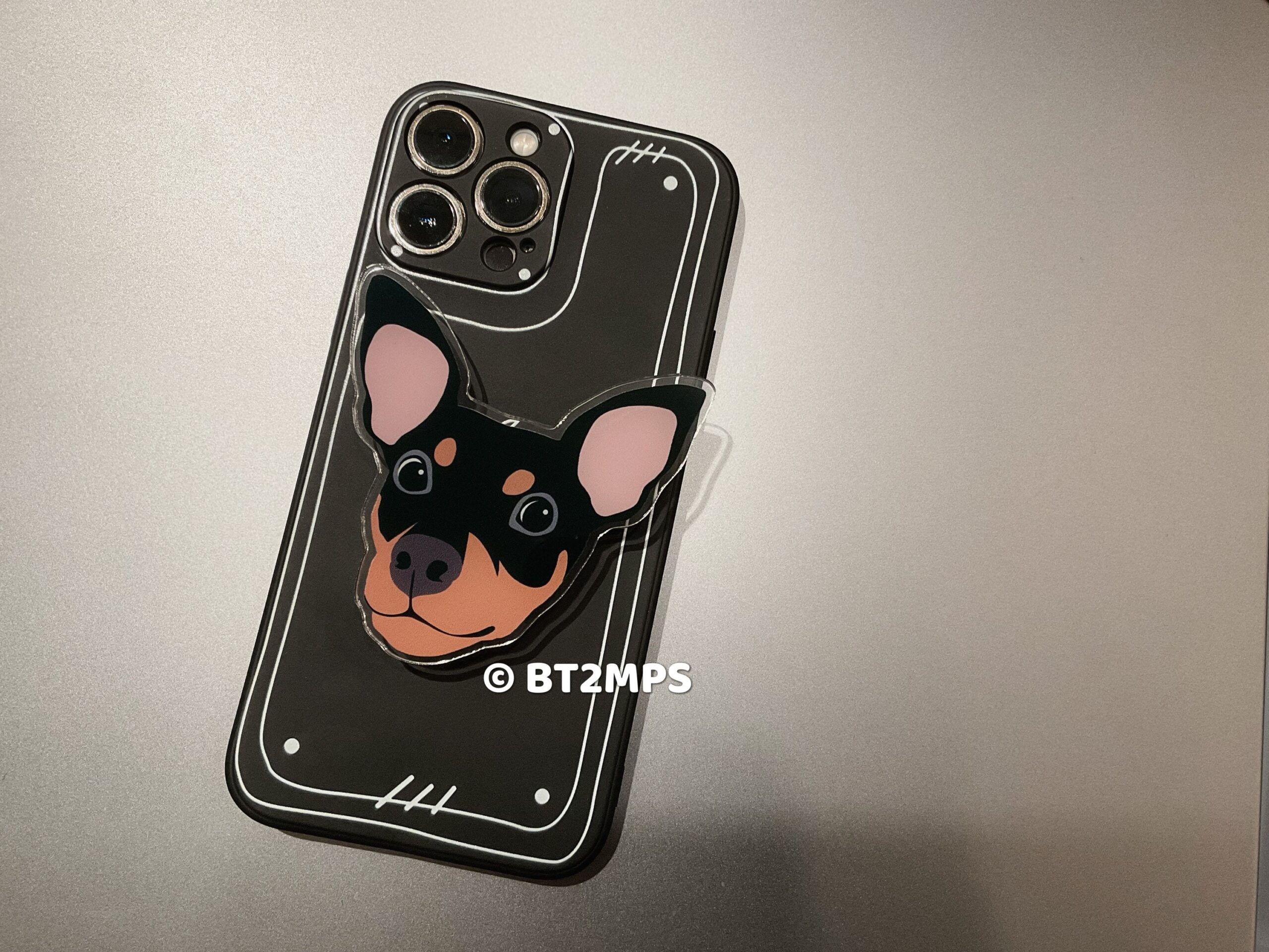 Min Pin Dog Phone Grip: Acrylic Miniature Pinscher, MagSafe Compatible - Image 3