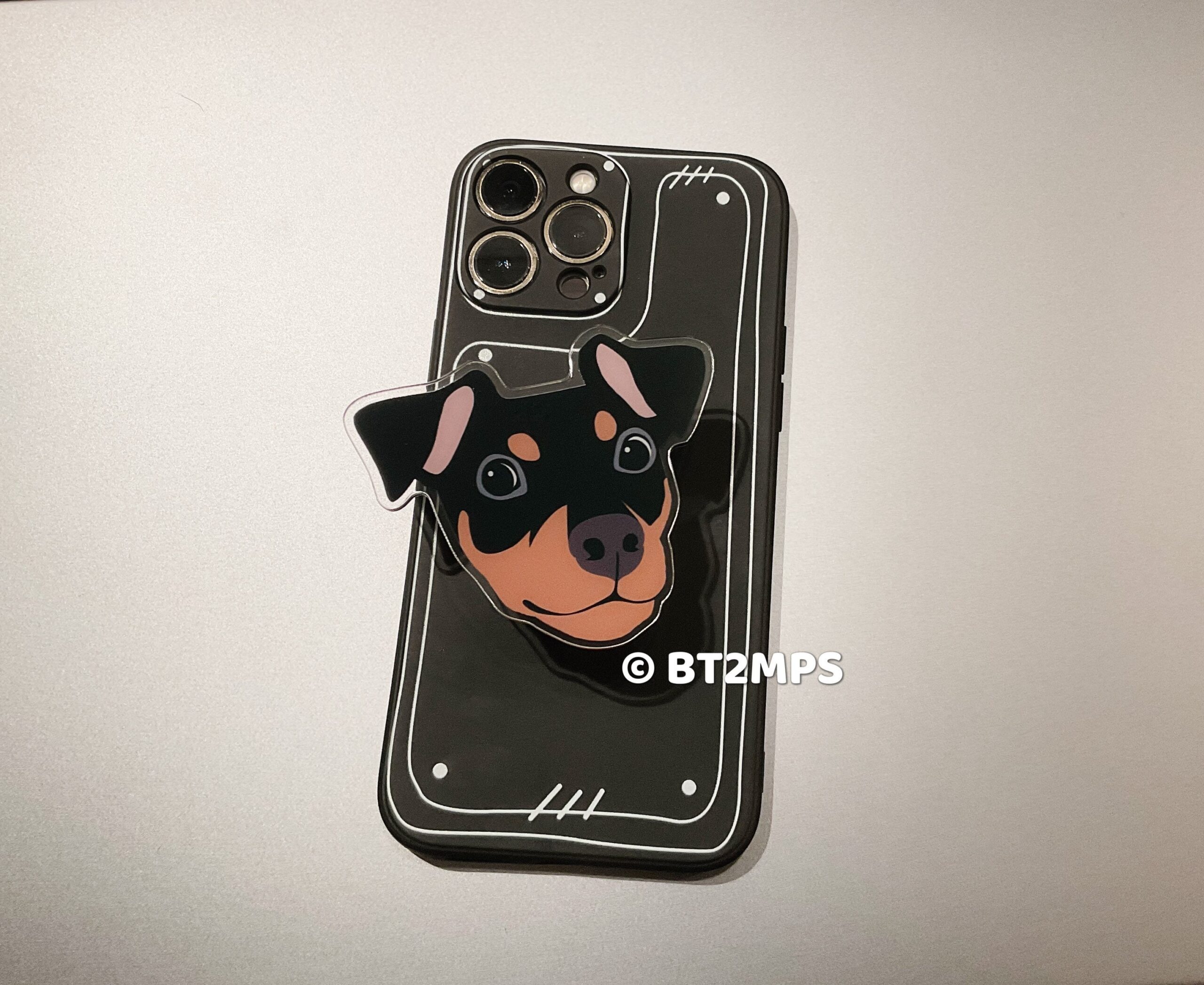 Min Pin Dog Phone Grip: Acrylic Miniature Pinscher, MagSafe Compatible - Image 2